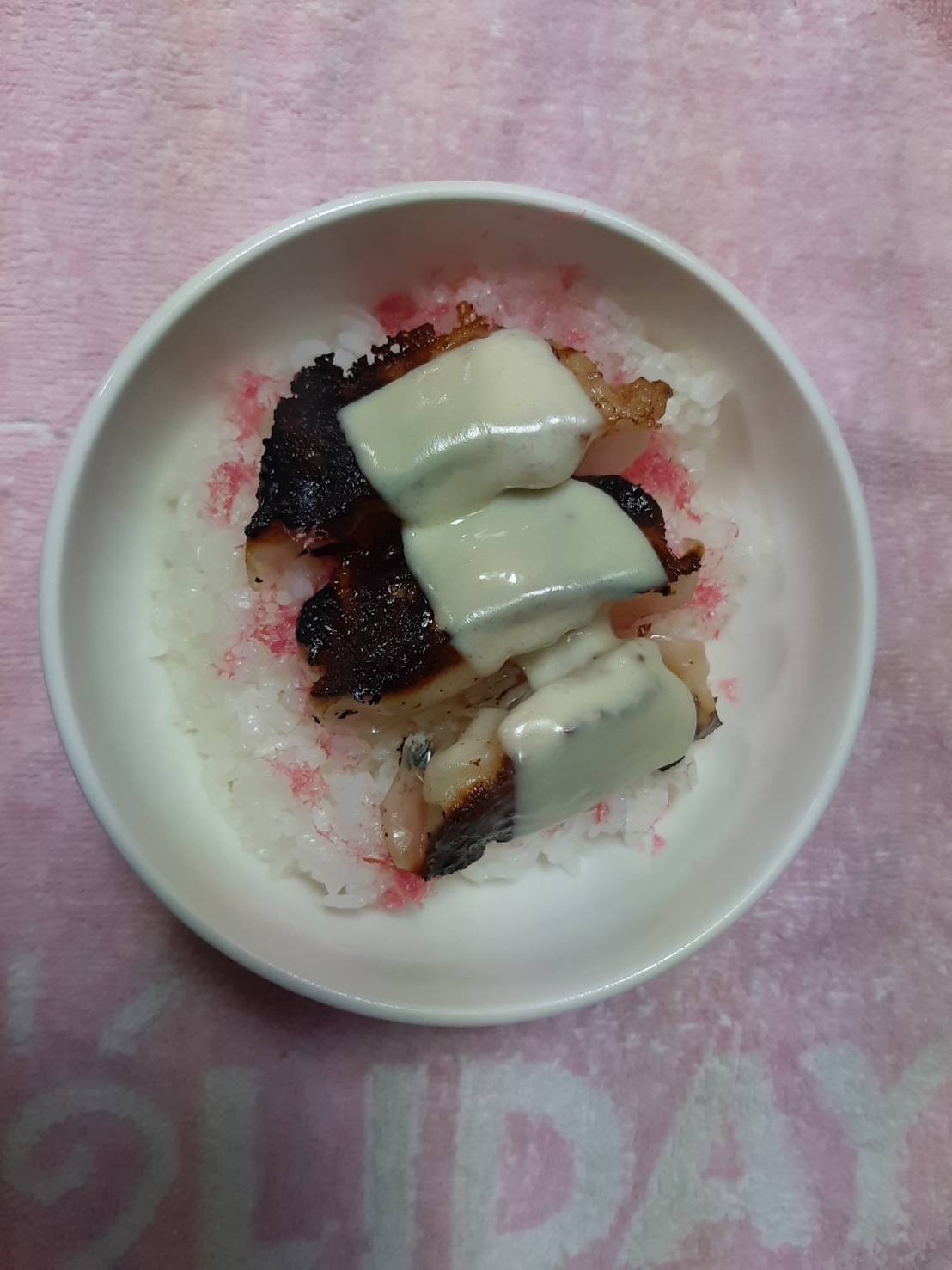 超かんたん！桜でんぶ焼き餃子にチーズのせ丼