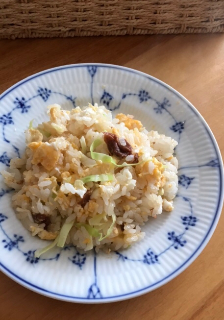 梅干しとキャベツ、粉チーズのチャーハン