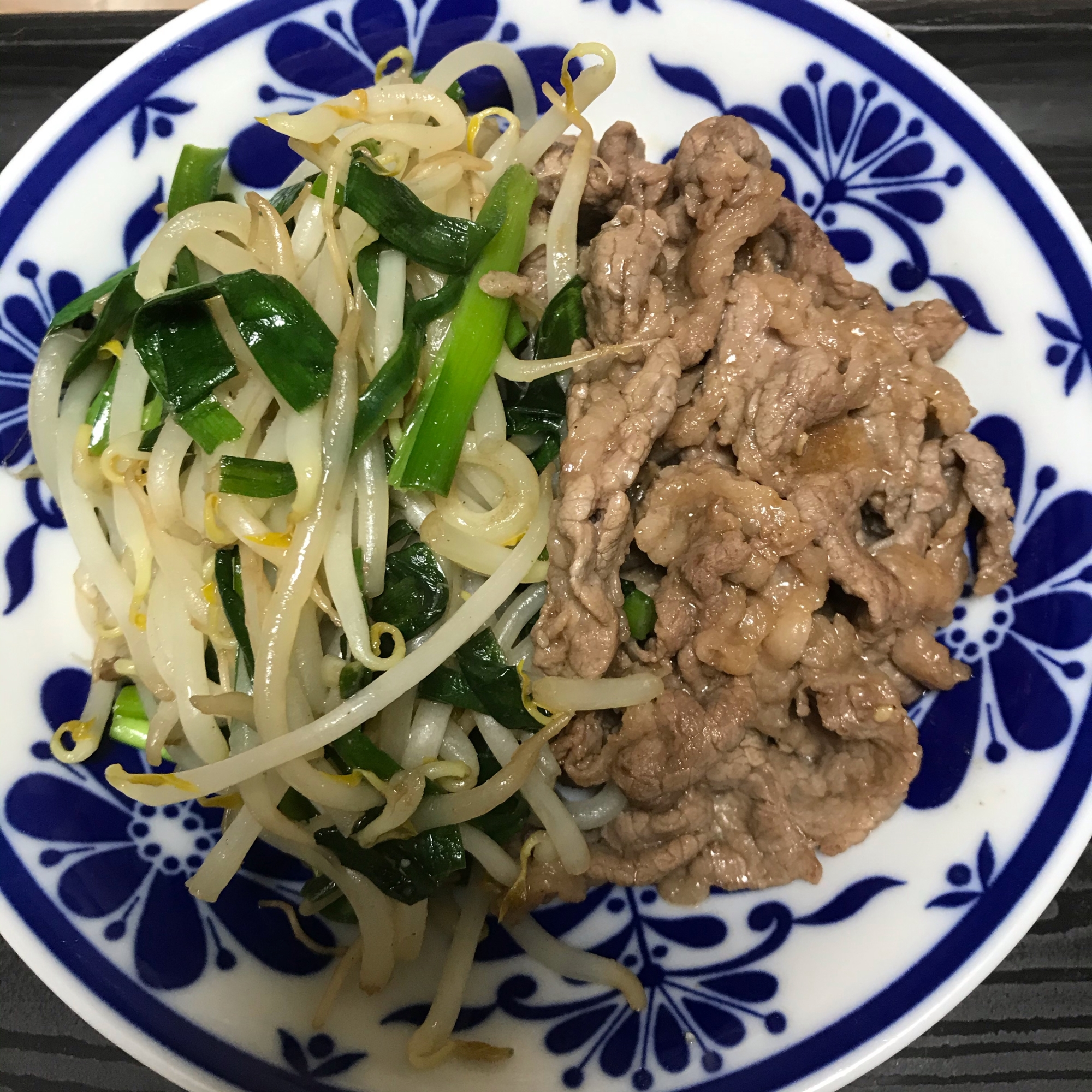 牛こま肉のもやニラ炒め