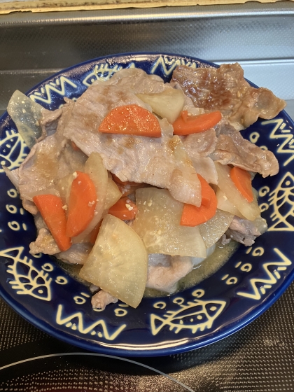 旨味を吸った大根が主役！豚肉と大根の味噌煮