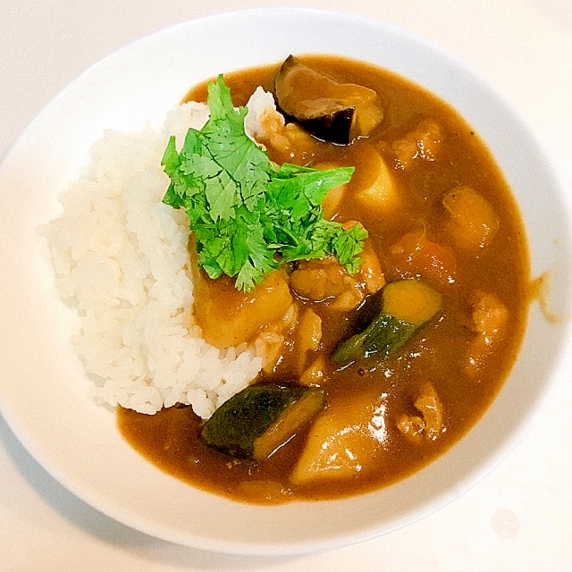 夏は辛口で☆茄子とズッキーニのチキンカレー