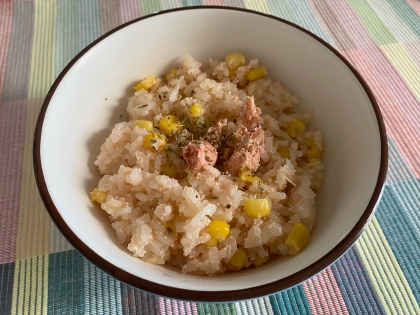 切れ子で炊きました。お酒と塩を少し足しましたが、醤油を足して、たらこバター醤油味にしても美味しいので、おにぎりに挑戦！
コーンのプチプチ感も食欲をそそります。