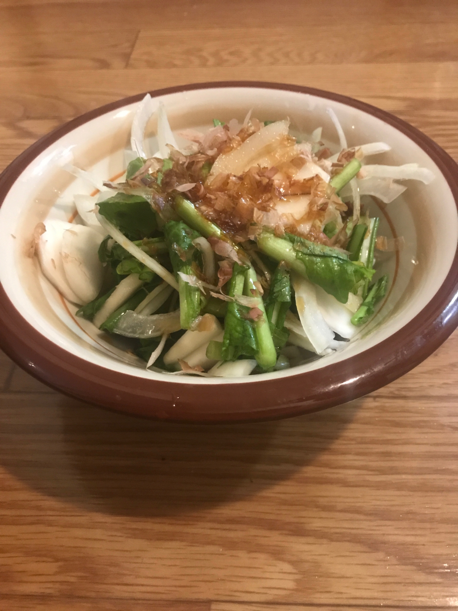 簡単ランチ！玉ねぎと野菜のサラダ