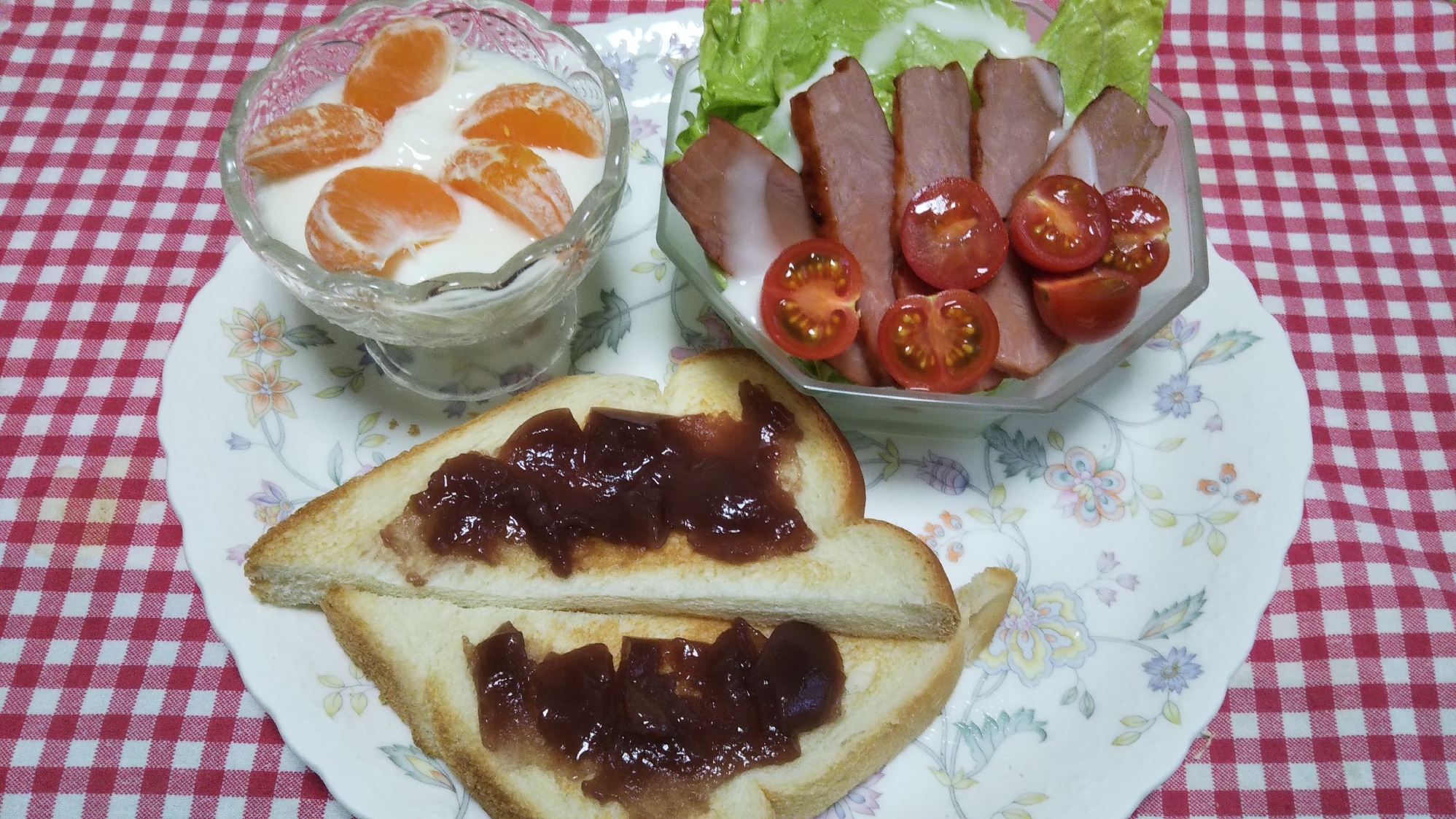 水羊羹トーストと焼き豚サラダとみかんヨーグルト☆