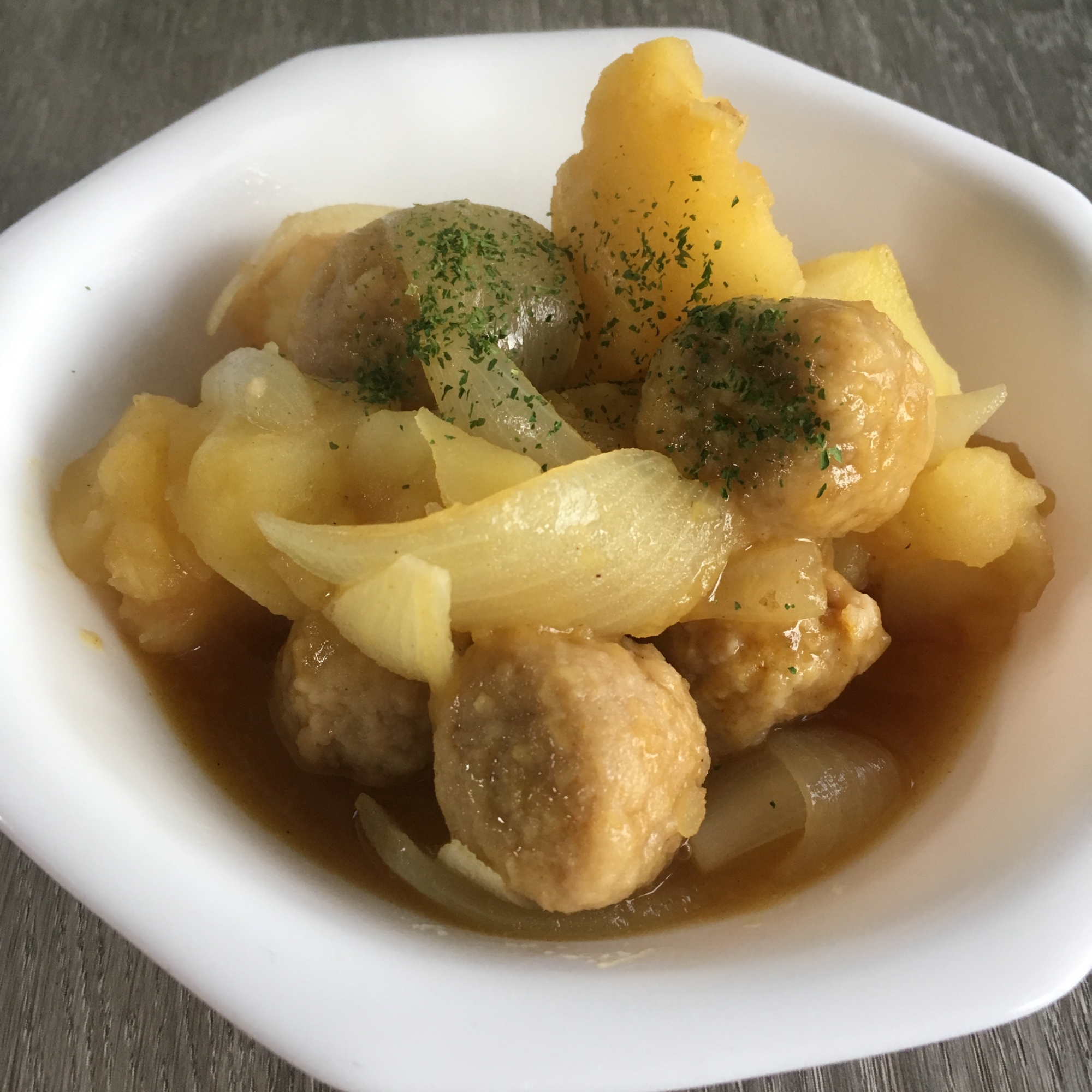 肉団子とじゃが芋のスパイシー甘辛煮♪