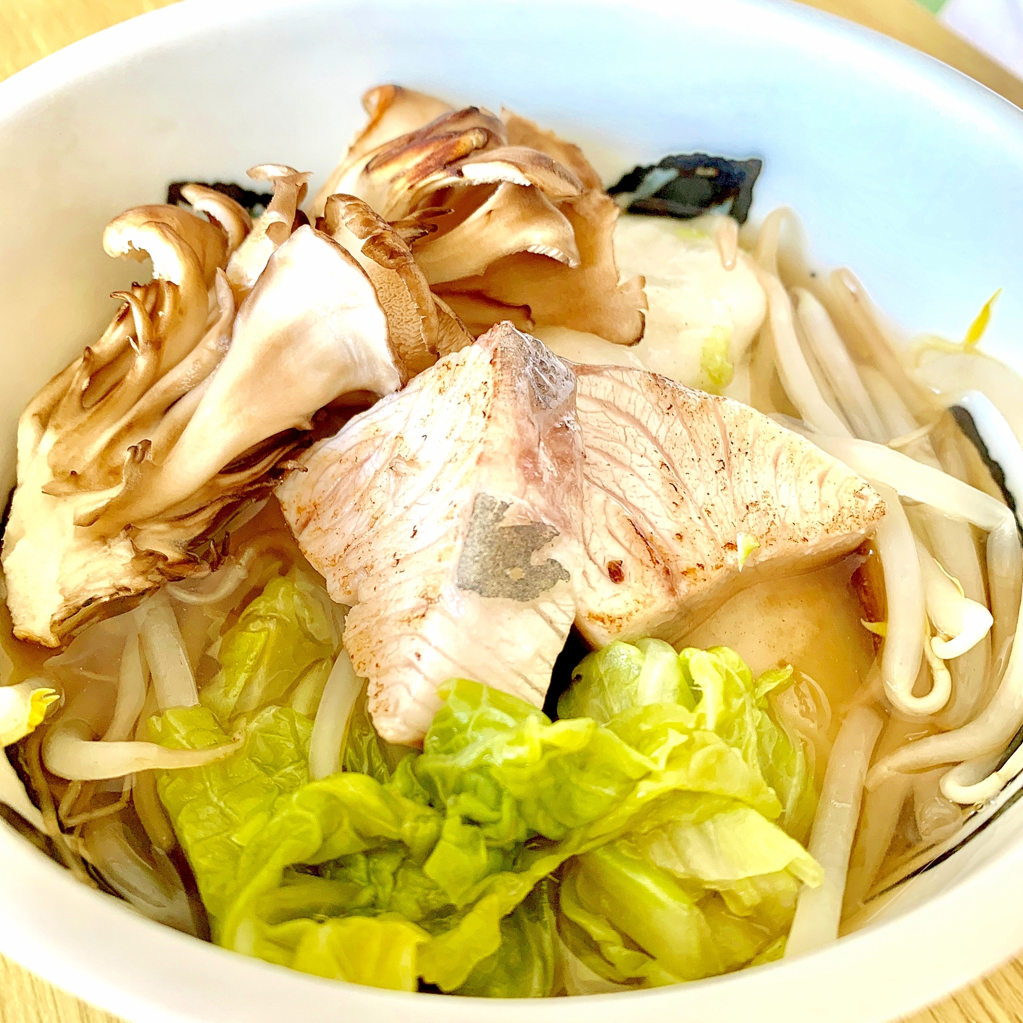 旨みたっぷり♪マイタケとぶりのお雑煮