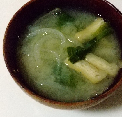 レタスの外葉っていつもどうしようか悩みます(￣▽￣;)
スープのイメージですが、お味噌汁にも合いますね♪(v^ー°)
美味しく頂きました♥️
