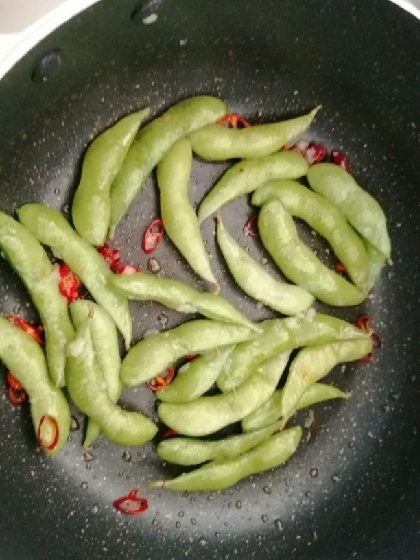 冷凍庫に枝豆があったので作りました。レシピありがとうございます！やみつきになります。