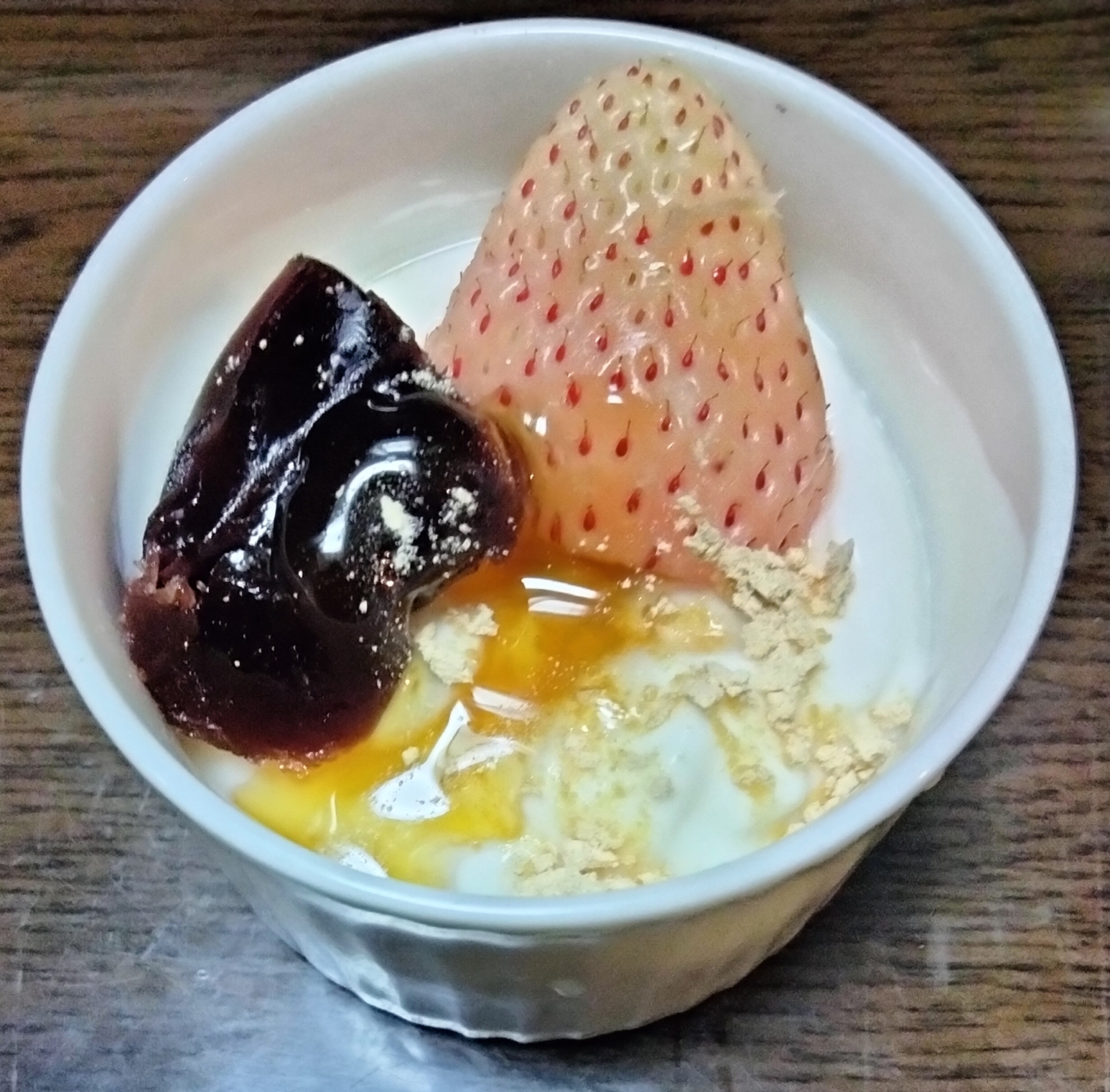 今日のヨーグルト♡いちご&羊羹 蜂蜜きな粉かけて