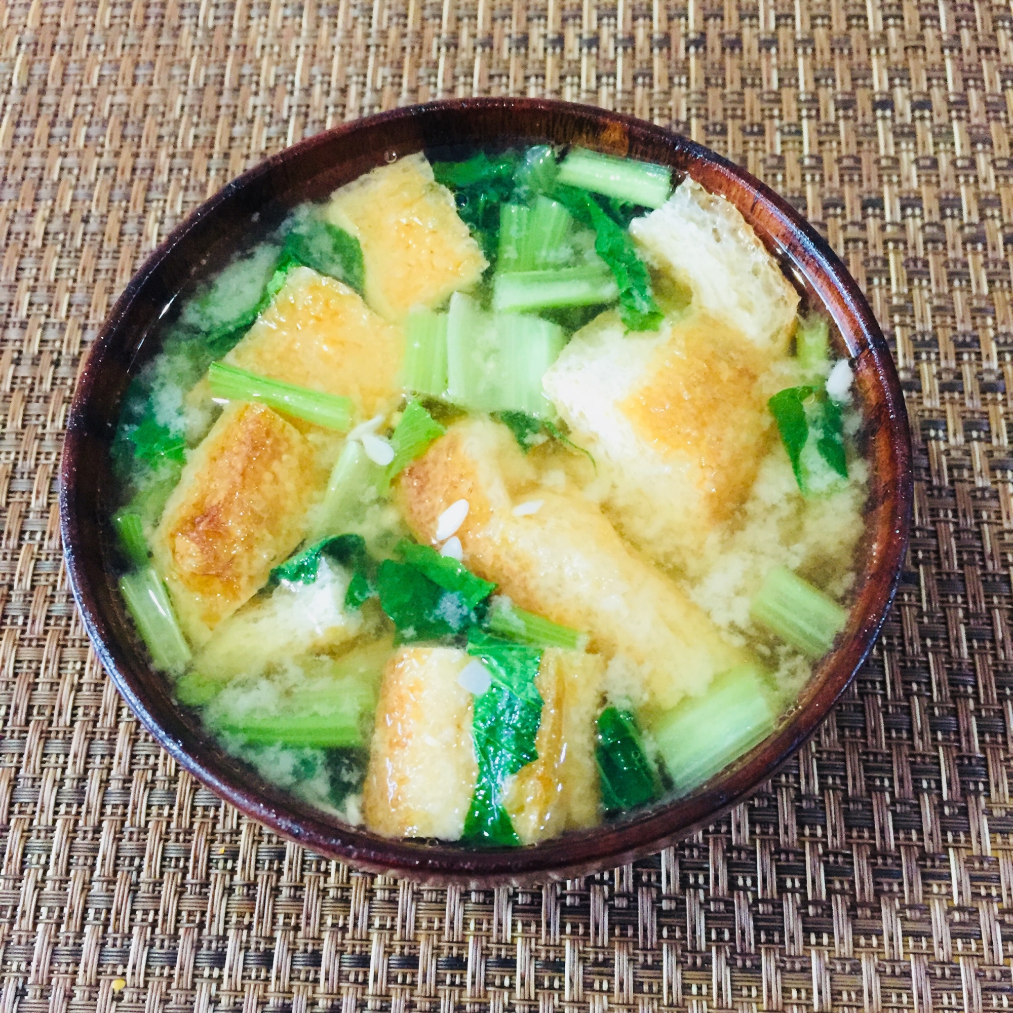 簡単！油揚げと小松菜の味噌汁