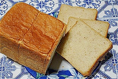 白ゴマ食パン　胡麻は小麦の10％　1.5斤