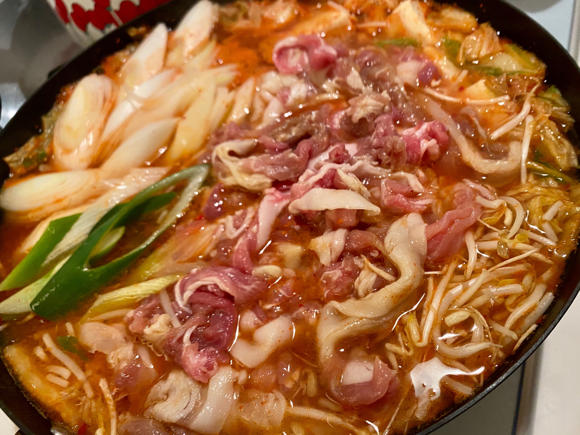 身体ポカポカ♡簡単 豚こま肉と豆腐のキムチ鍋