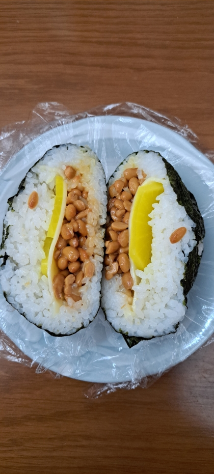 納豆とチーズのおにぎらず