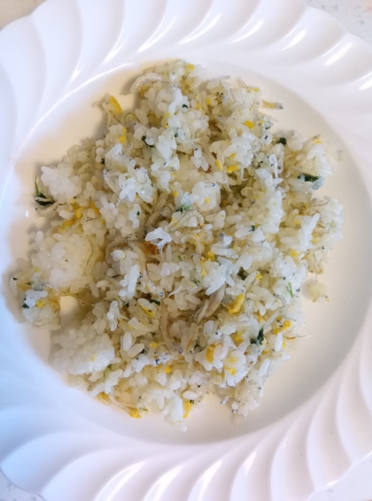 お昼に簡単！しらすチャーハン