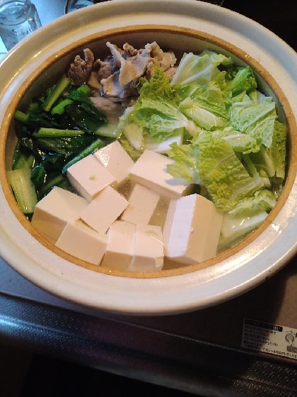 豪華な湯豆腐が出来ました、美味しかったです。茹で汁はあしたの夕食にスープを作ります。