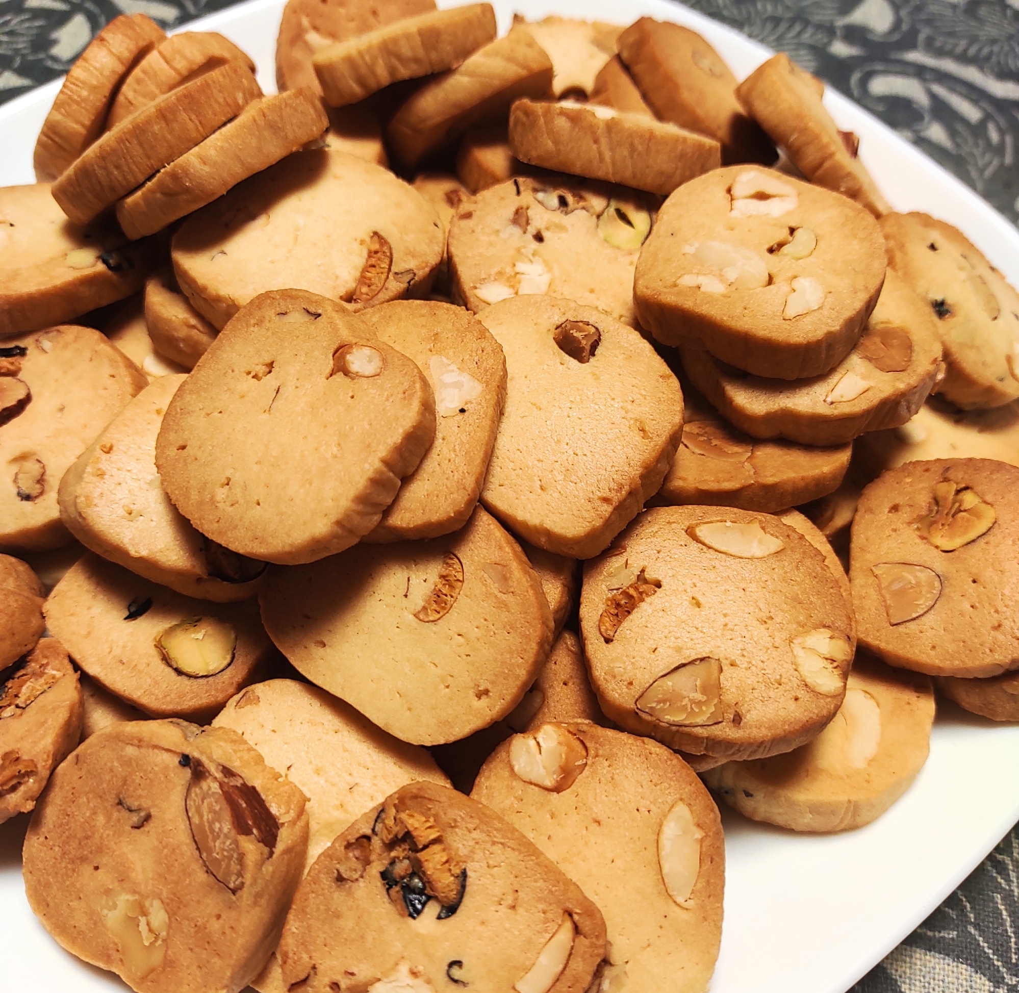 甘さ控えめ サクサクミックスナッツクッキー レシピ 作り方 By おにくのなかま 楽天レシピ 甘さ控えめ サクサクミックスナッツクッキー レシピ 作り方 By おにくのなかま 楽天レシピ