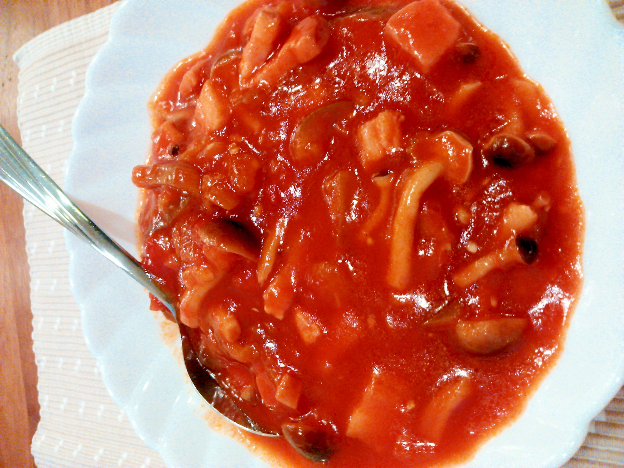 つけパン最高!具だくさんトマトスープ