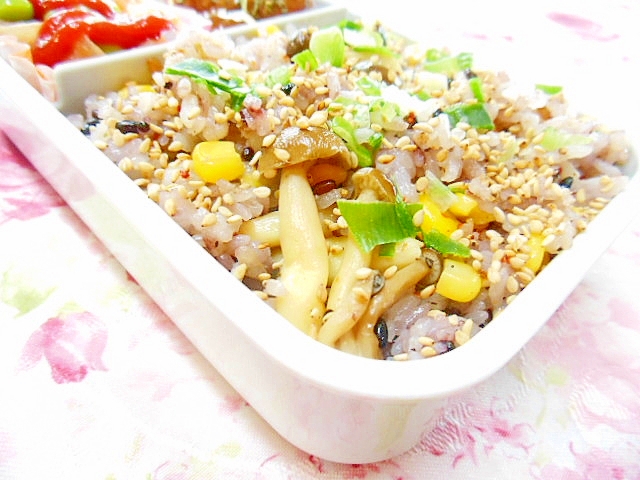雑穀黒米ご飯de❤ブナシメジとコーンと葱の混ぜご飯