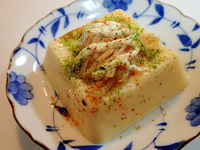 えのき茸の佃煮のっけてマヨかけピリ辛卵豆腐