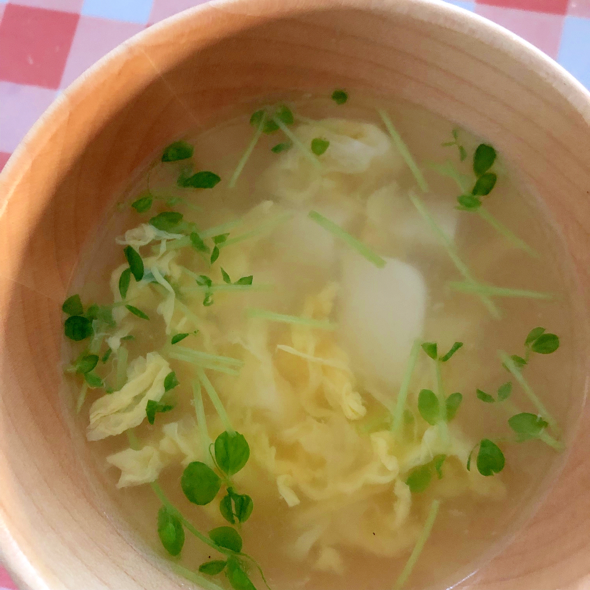 卵と豆苗と豆腐のスープ