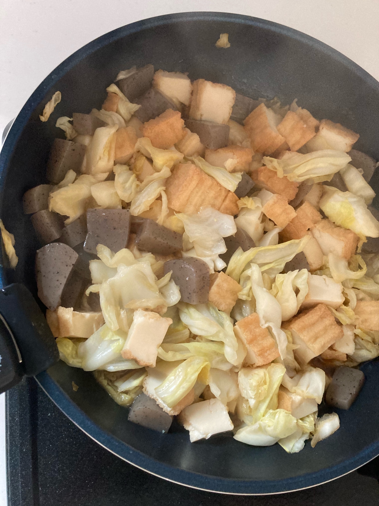 キャベツと油揚げとこんにゃくの煮物