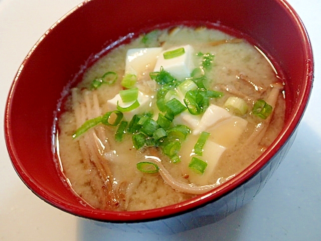 あごだし味噌で　牛蒡と柿の木茸と豆腐のお味噌汁♬