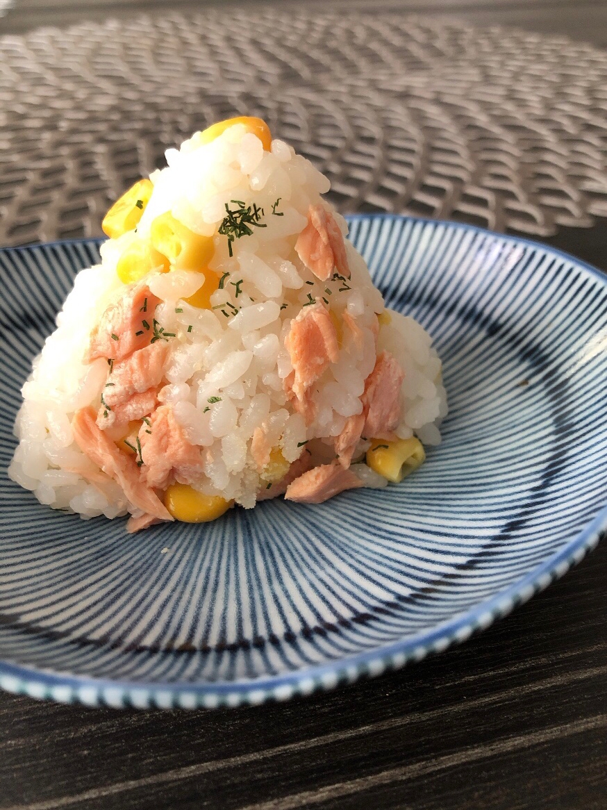 【ひと手間おむすび】鮭とコーンのディル風味