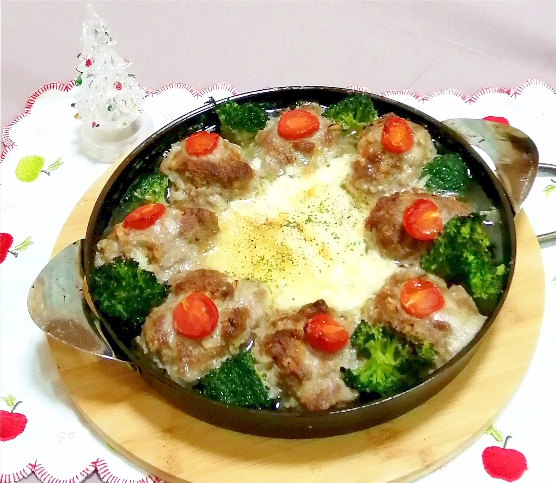 国産チーズで☆チーズフォンデュ風☆リースハンバーグ