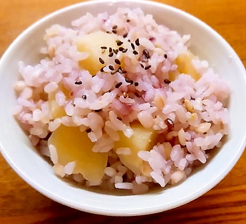 じゃが芋と雑穀米の炊き込みご飯