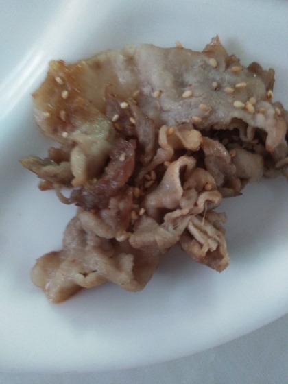 ごまをかけて食べる✨豚の焼肉のタレ焼き