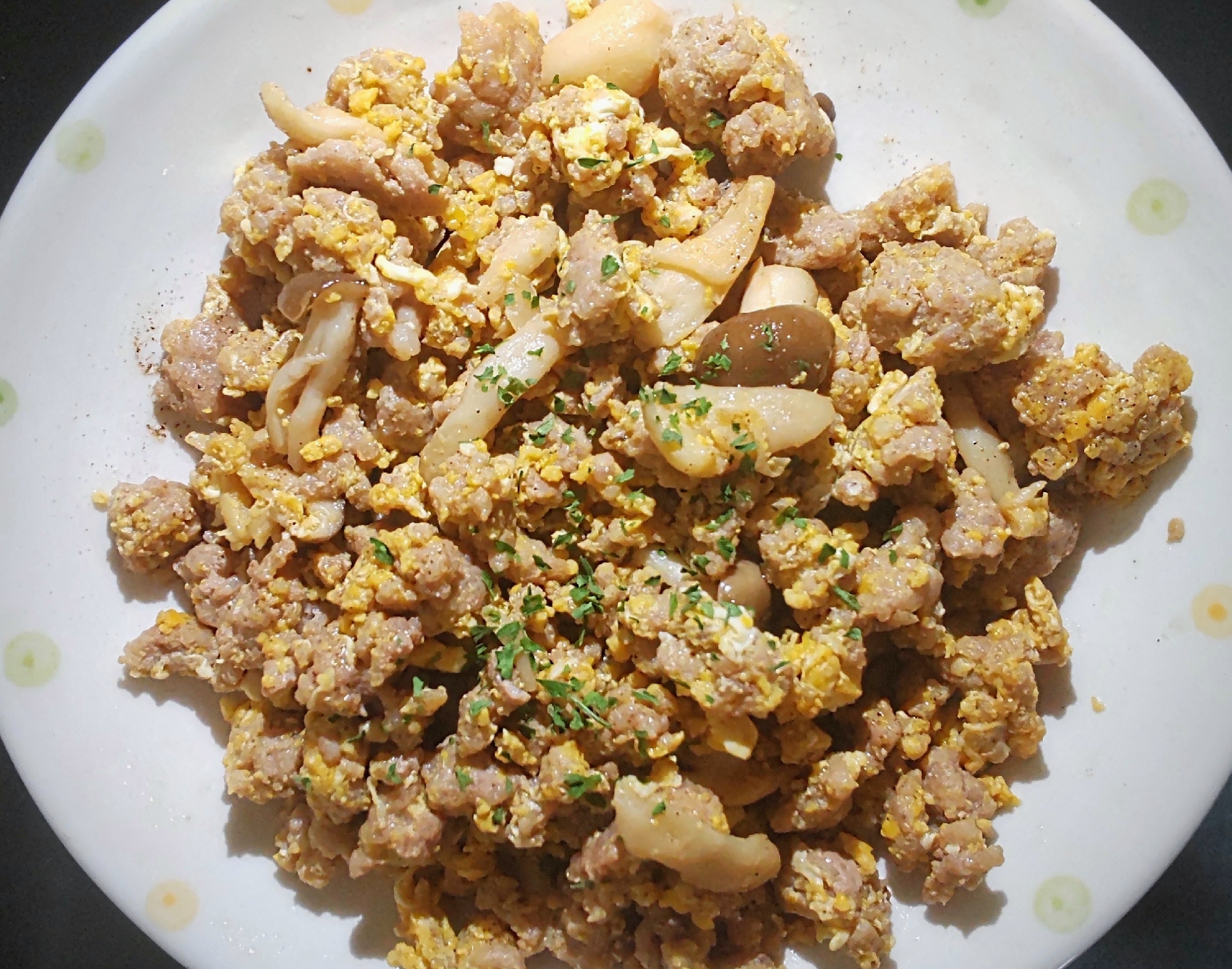 かぐらざかの挽き肉しめじ卵炒め♪