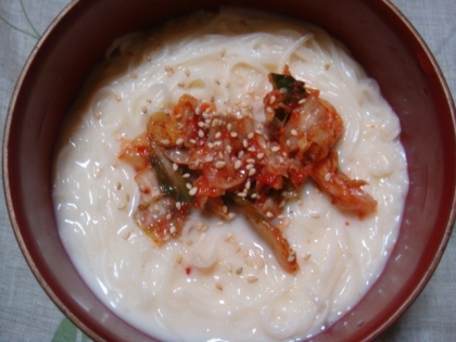 韓国留学中、コングクスが好きで、久しぶりに食べたくなり、作ってみました！！
最近、豆乳メーカーを買ったので、豆乳は手作りです＾－＾