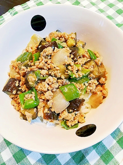 オイスターソースでコク旨♪鶏肉・ナス・ピーマンの丼