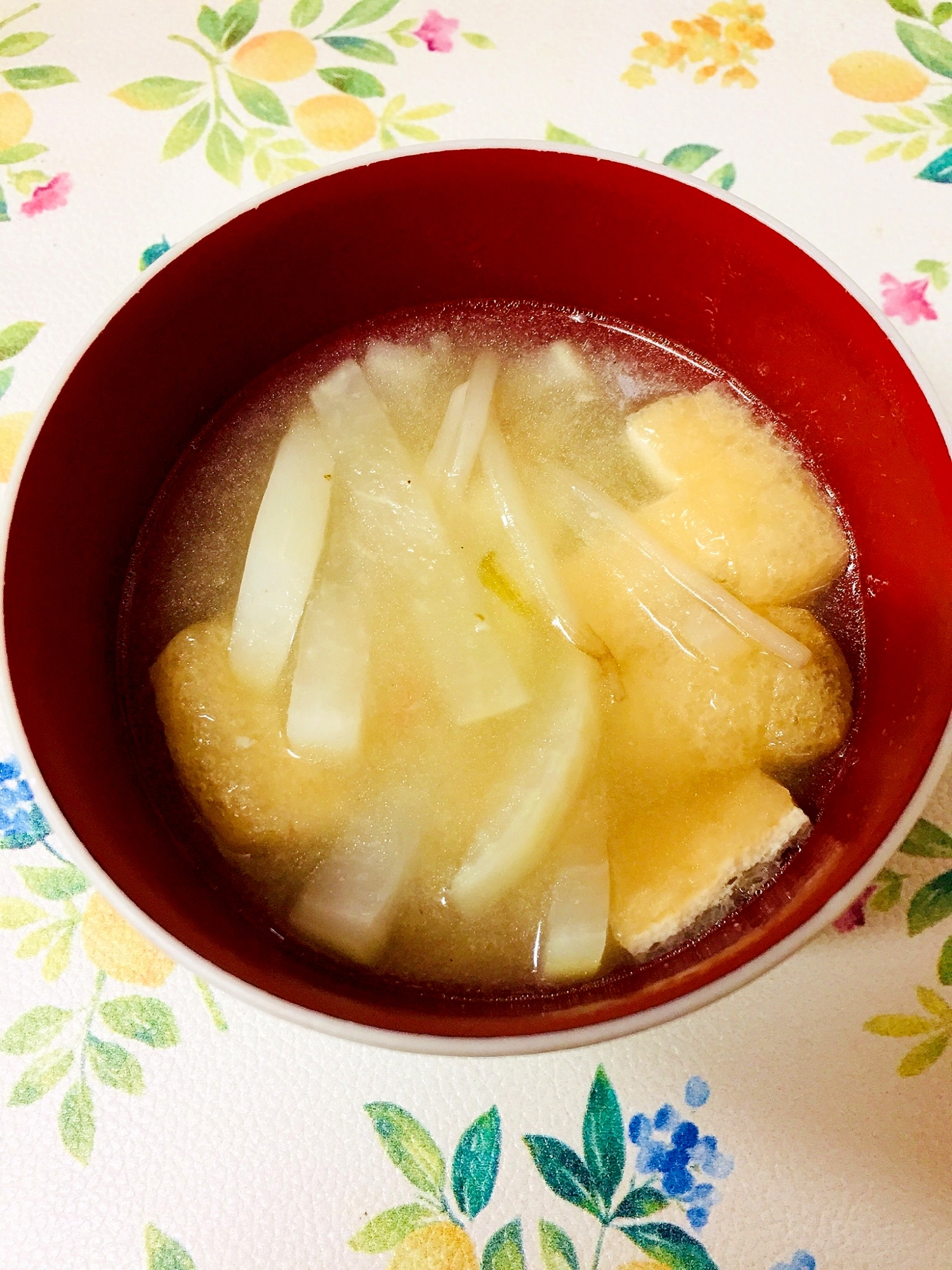 朝食の定番！大根と油揚げのお味噌汁