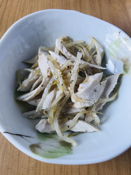 下味をつけて電子レンジで加熱するだけなのでお手軽にできて良いですね。
甘辛い味付けと生姜の風味がよくて美味しかったです。