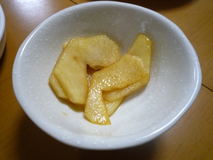 どんなものだろうと作ってみました。梨の甘みが出てからし醤油がマイルドに♪果物をこんな形でいただくのは初めてです(^^)/