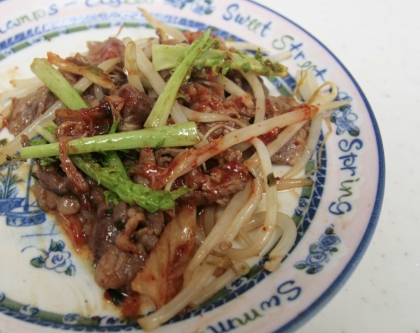 簡単♪牛肉とモヤシのキムチ炒め