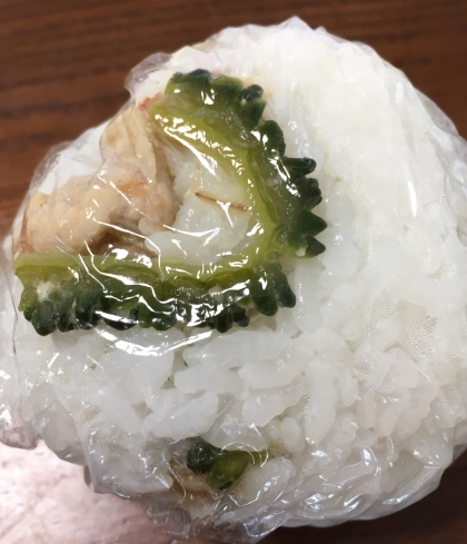 ゴーヤの胡麻油炒め煮おにぎり