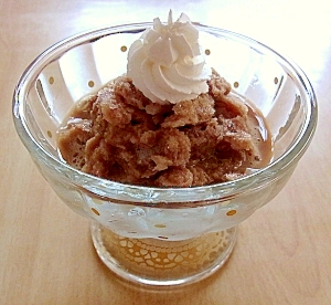 グラスに盛り付けたコーヒーシャーベット