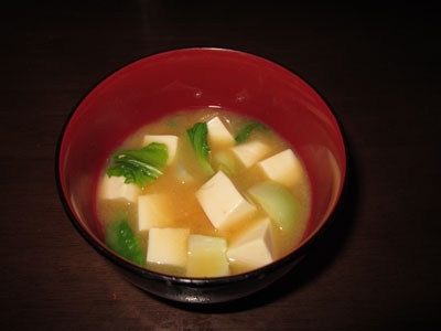 青梗菜と豆腐の味噌汁