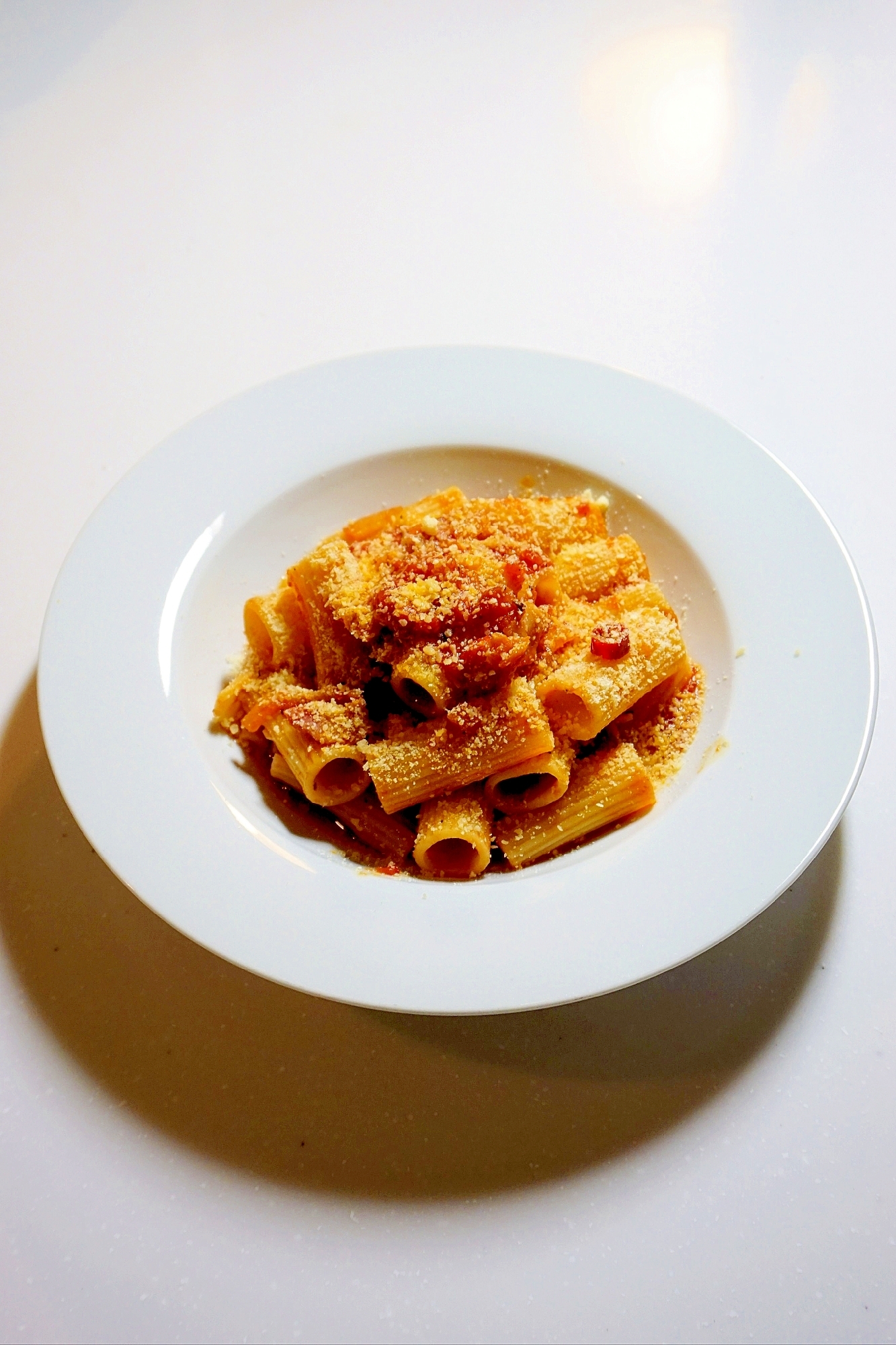 ローマの定番郷土料理！リガトーニのアマトリチャーナ