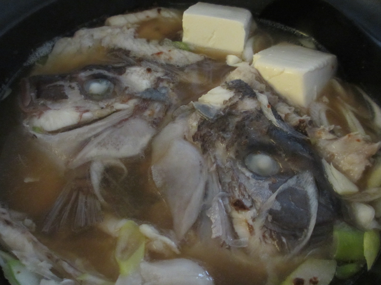 鯛のアラとネギと豆腐の味噌汁