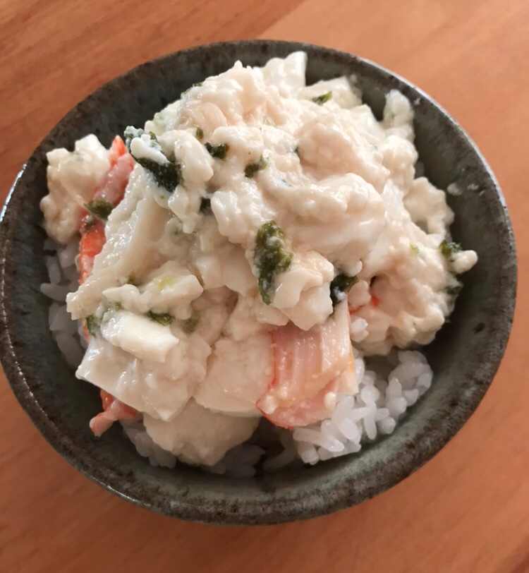 カニカマとあおさ海苔の豆腐丼