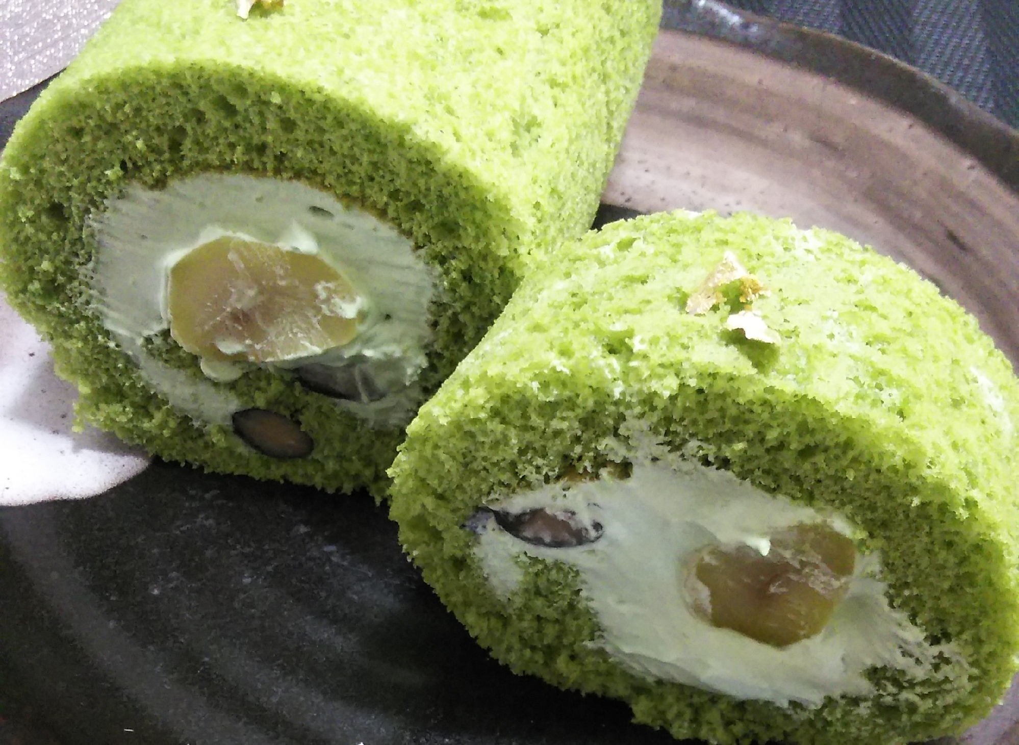 おせちの残りを使って栗と黒豆の抹茶ロールケーキ