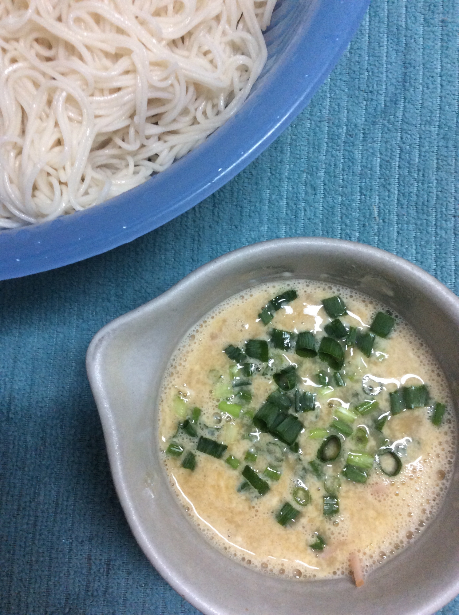 麺類のつけ汁に♪ハムエッグ風