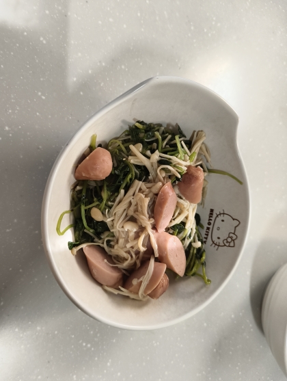 レンジで♡えのきと豆苗とウインナーのバタポン和え