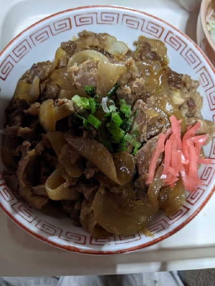 牛スジと玉ねぎの丼