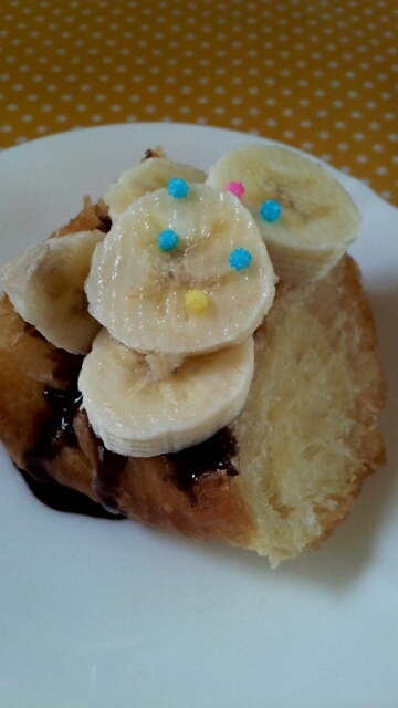 食パンがなくてデニッシュパンで作りました。子供と一緒にカラースプレーで♪♪美味しかったです(^-^)ご馳走さまでした☆