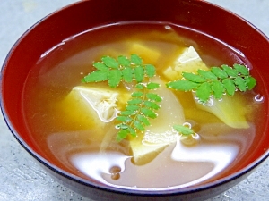 季節のものを浮かべて☆豆腐の味噌汁