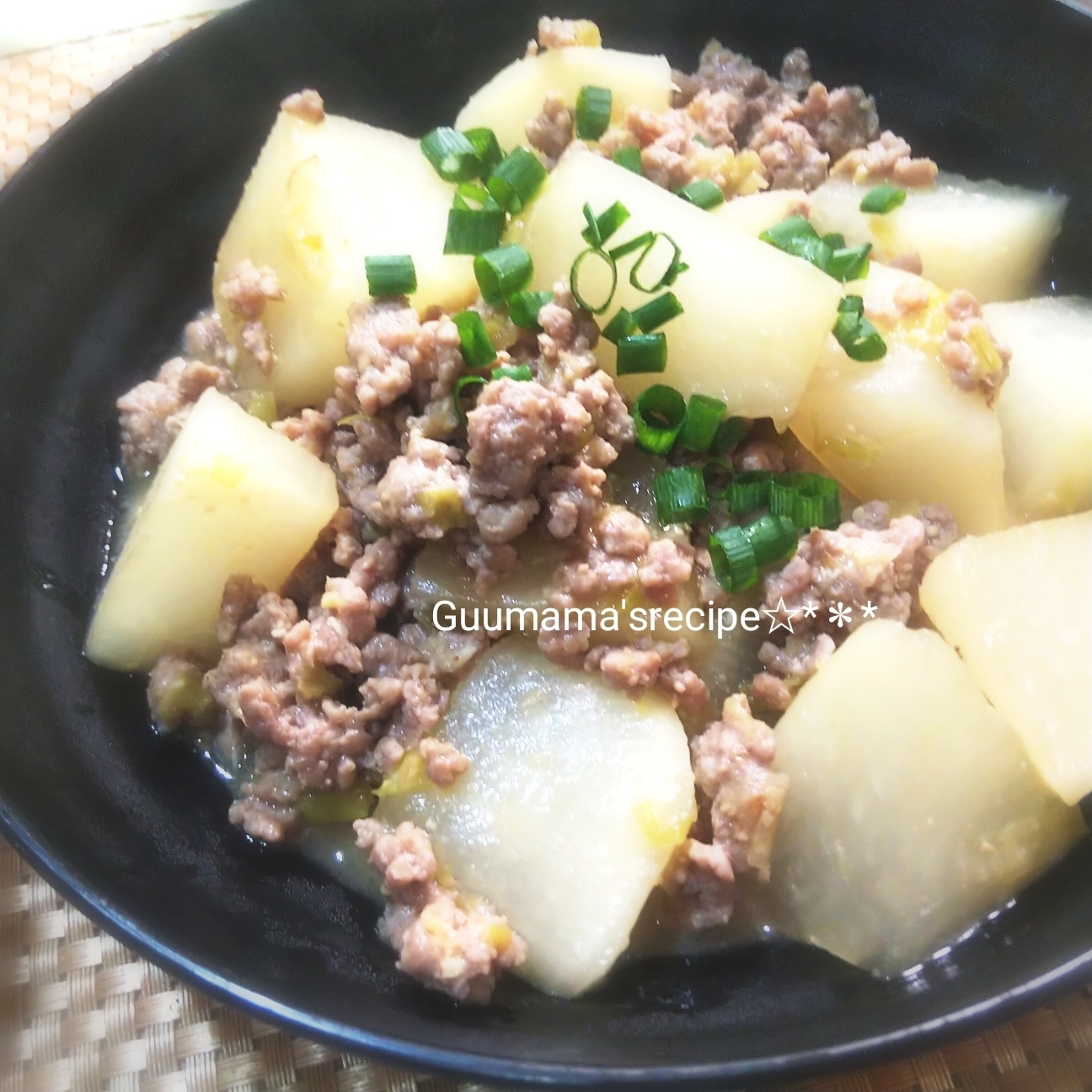 ごはんが進む♡大根とそぼろの味噌煮込み